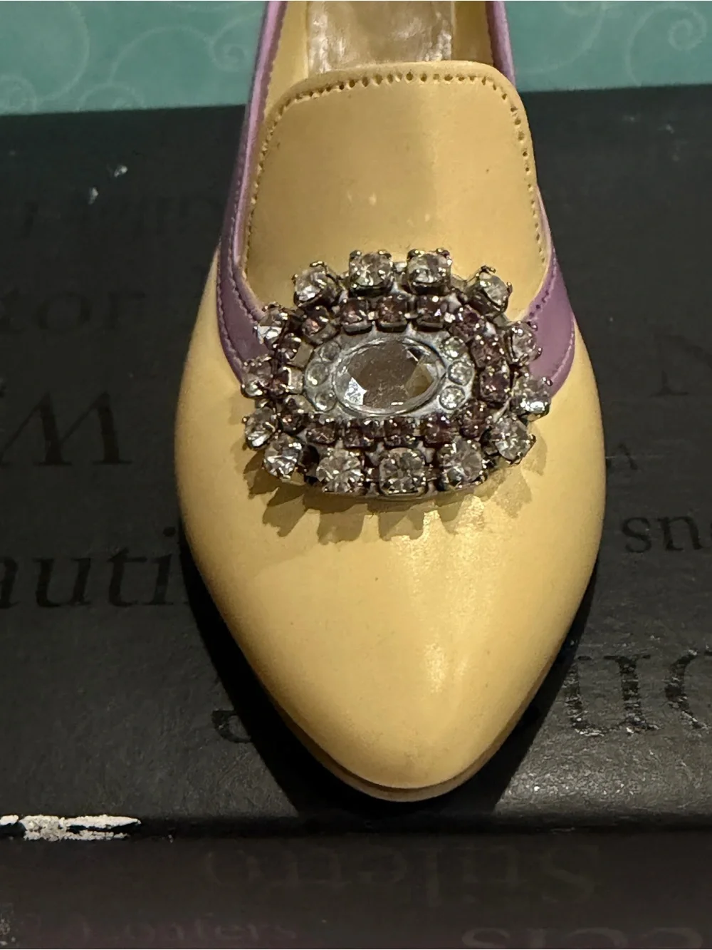 Just the Right Shoe “Jewelled Heel Pump” #25011 (1999) Collectible Shoe